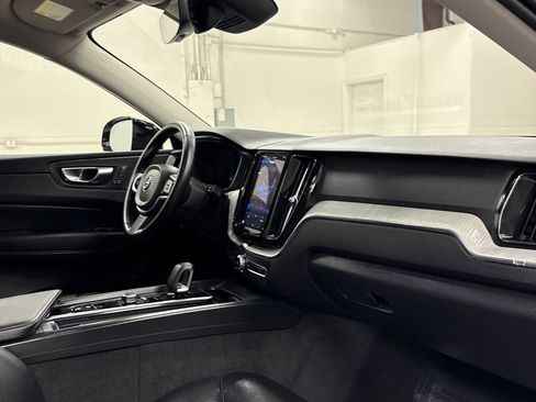 Used 2025 Volvo XC60 B5 Plus image 22