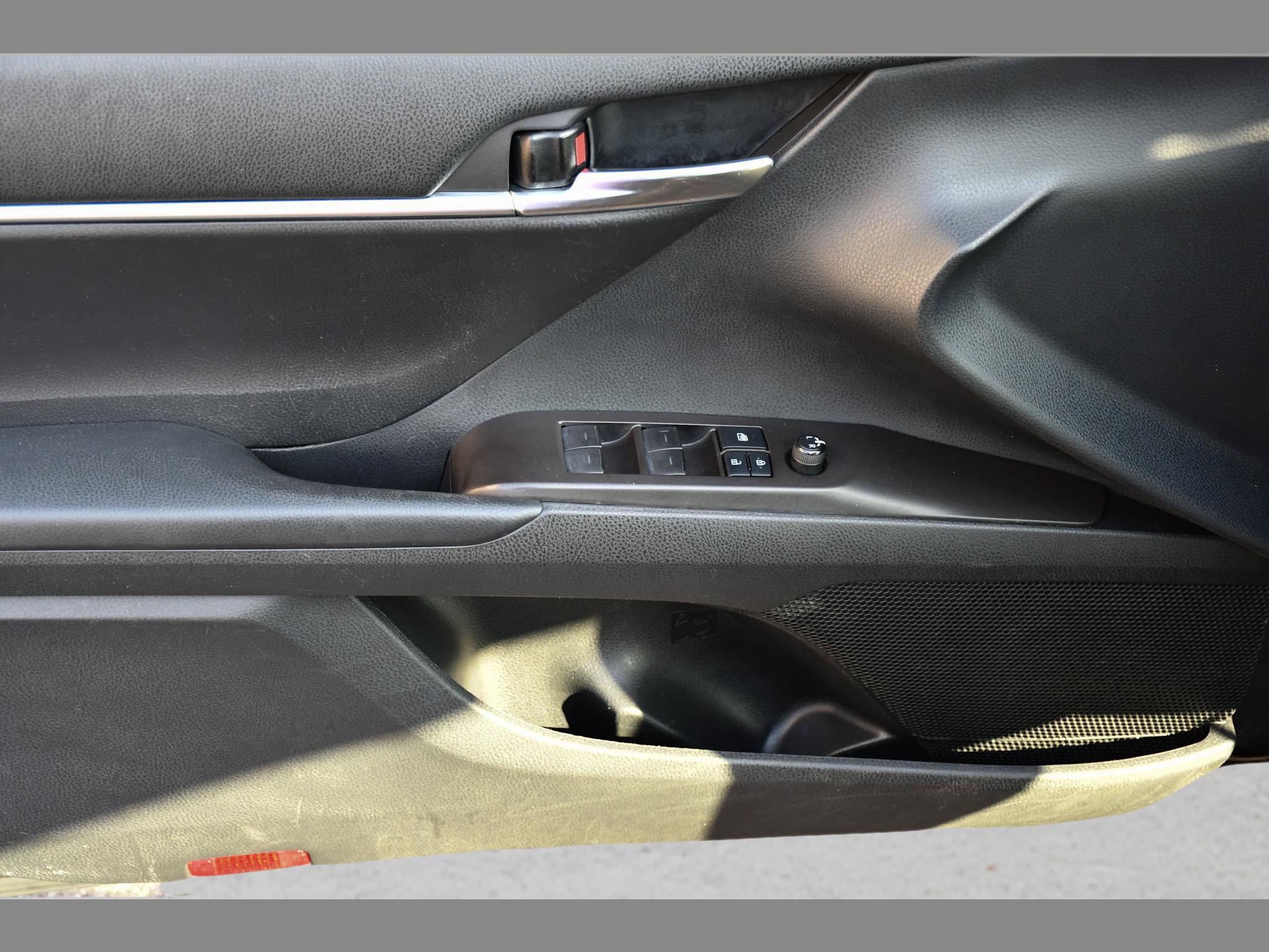 Used 2021 Toyota Camry SE FWD image 20