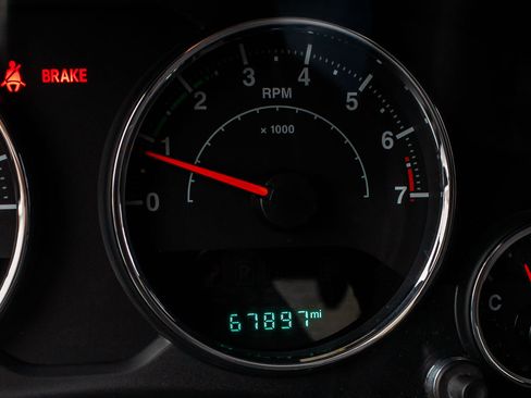 Used 2016 Jeep Wrangler Unlimited Rubicon w/ Connectivity Group image 18