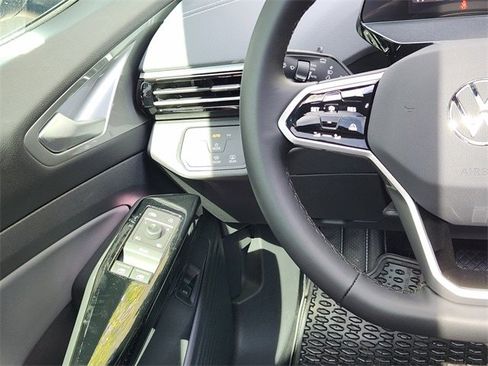 New 2025 Volkswagen Tiguan SE R-Line image 26