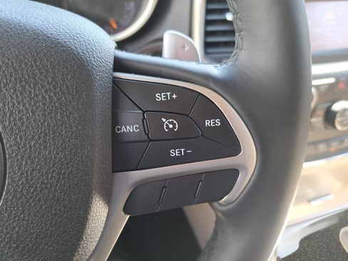 Used 2014 Jeep Grand Cherokee Limited image 19