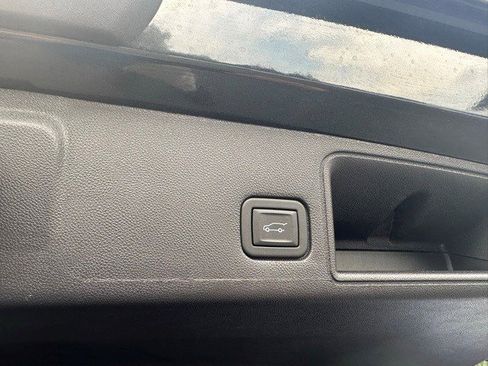 Certified 2024 GMC Terrain SLT image 8