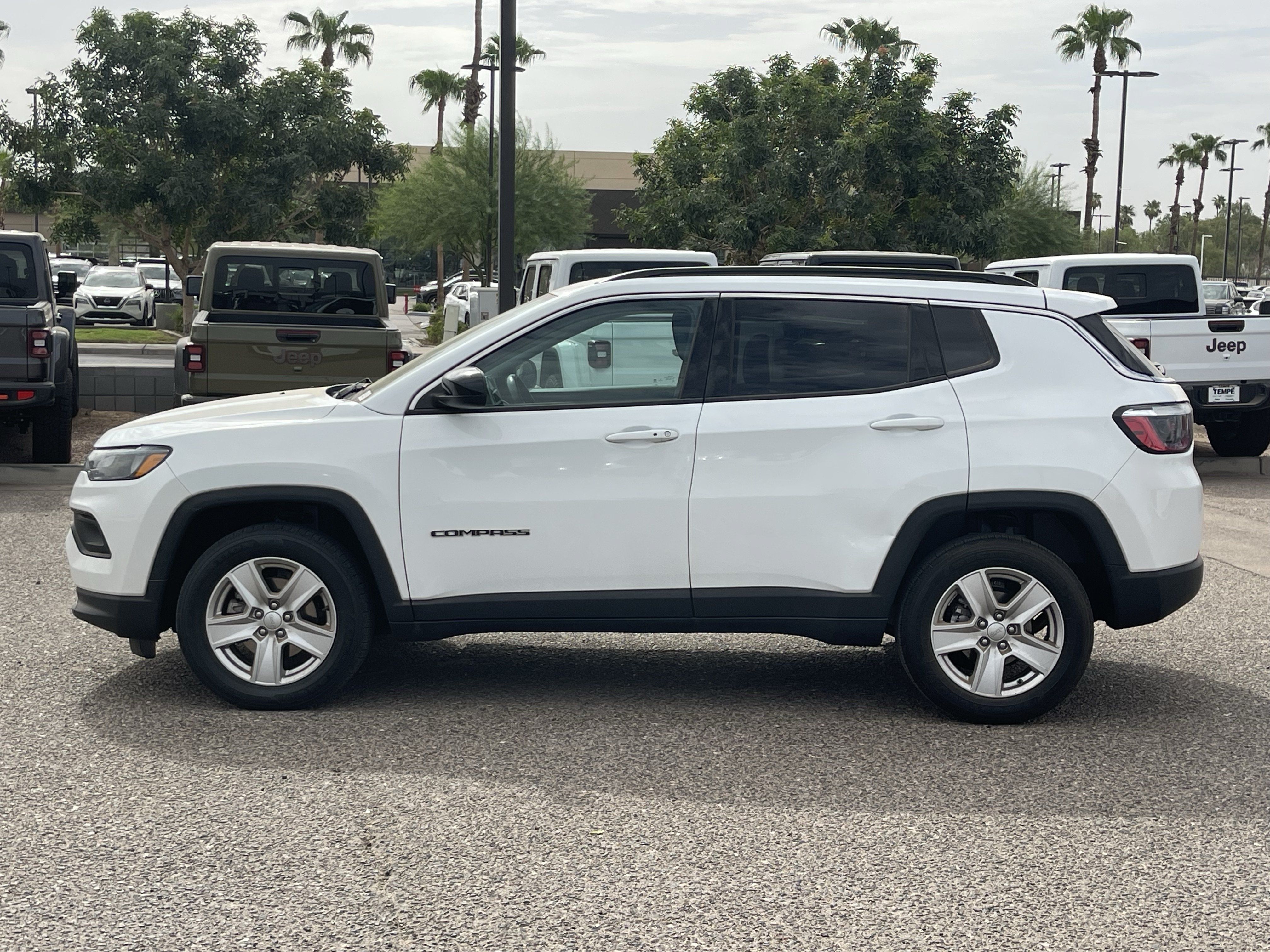 Certified 2022 Jeep Compass Latitude w/ Convenience Group AWD/4WD image 3