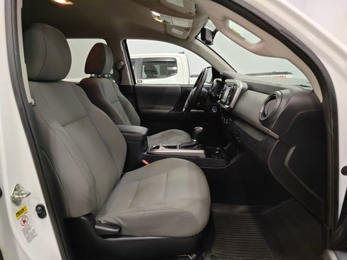 Used 2017 Toyota Tacoma SR5 image 14