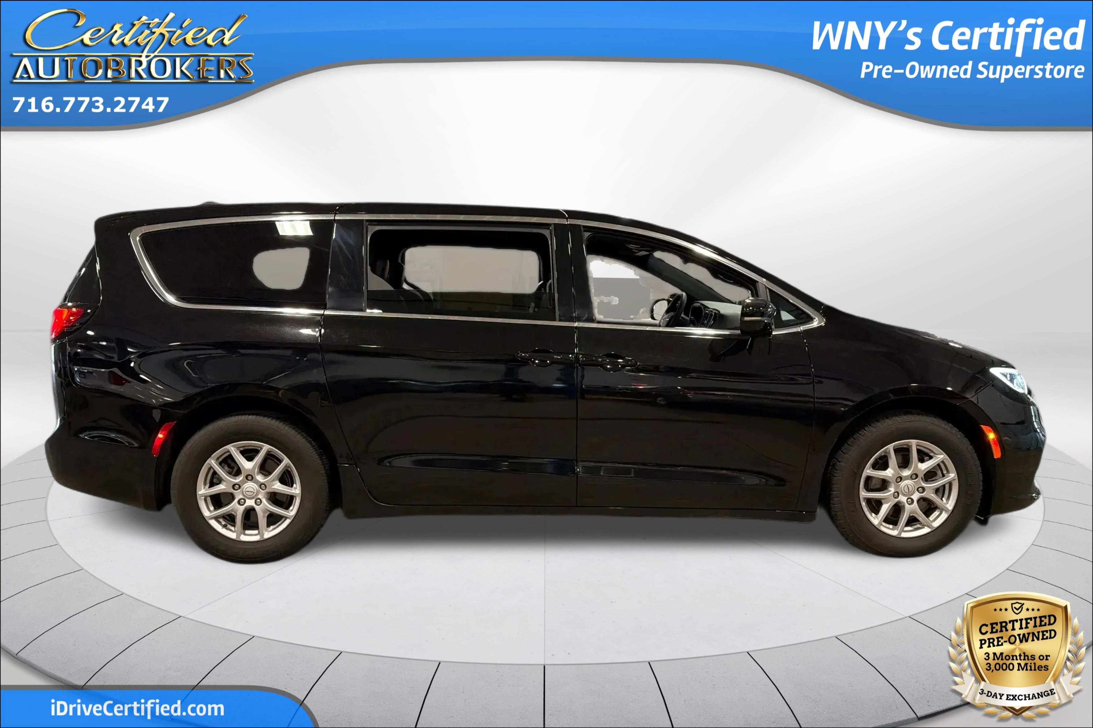 Used 2026 Chrysler Pacifica Select FWD image 4