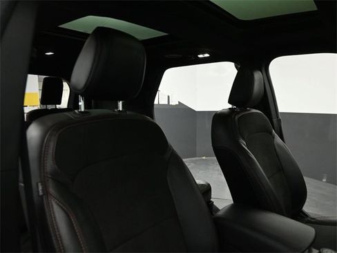 Certified 2018 Ford Explorer XLT w/ Equipment Group 202A image 31