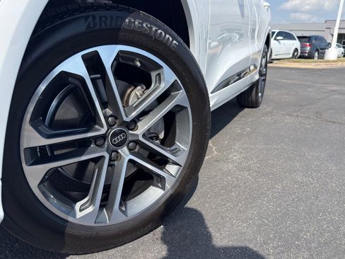 Certified 2025 Audi Q5 Premium w/ Convenience Package AWD/4WD image 6