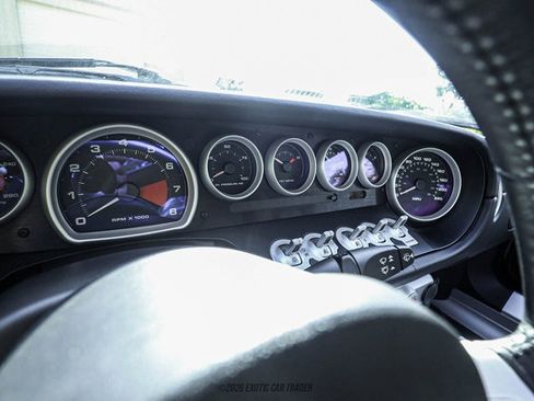 Used 2005 Ford GT RWD image 31