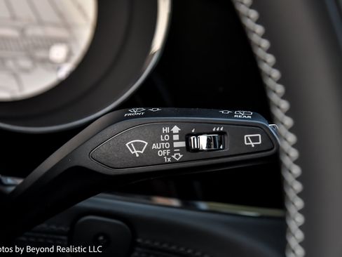 Used 2023 Bentley Bentayga Plug-In Hybrid AWD/4WD image 42