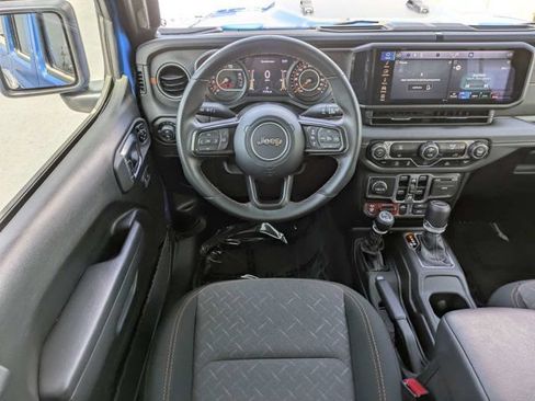Certified 2025 Jeep Gladiator Mojave AWD/4WD image 16