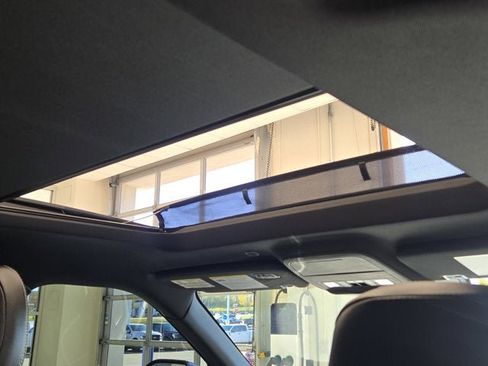 Used 2023 Ford Explorer ST w/ Equipment Group 401A image 10