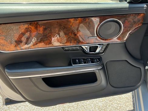Used 2019 Jaguar XJ AWD image 9