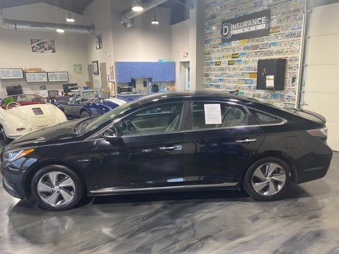 Used 2017 Hyundai Sonata Limited FWD image 4