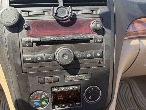 Used 2008 Saturn Outlook XR w/ Premium Trim Package FWD image 16