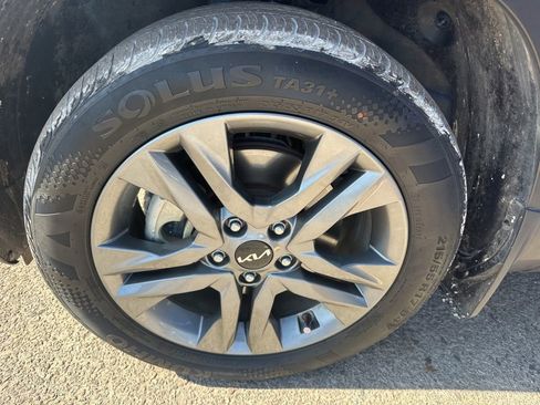 Used 2023 Kia Seltos S w/ Navigation Package image 13