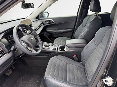 Used 2024 Mitsubishi Outlander SE AWD/4WD image 12