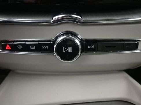Used 2025 Volvo XC60 B5 Plus w/ Protection Package Premier image 11