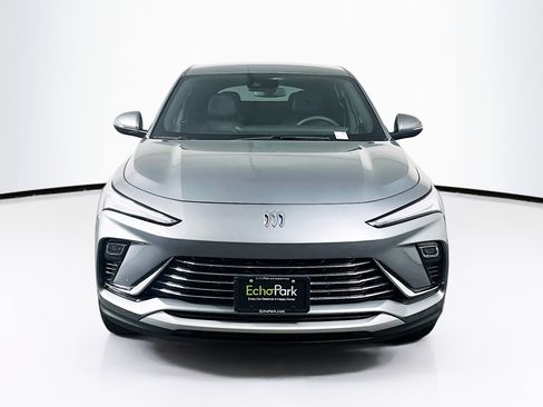 Used 2025 Buick Envista Preferred image 2