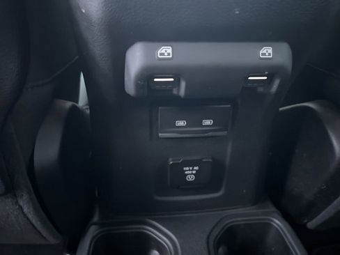 Used 2024 Jeep Gladiator Mojave w/ Technology Group image 19