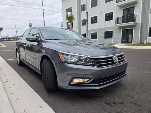 Used 2016 Volkswagen Passat 1.8T SE w/ Lighting Package (P06) FWD image 4
