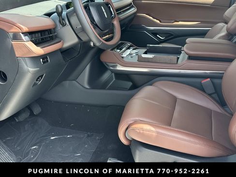 New 2026 Lincoln Navigator Reserve AWD/4WD image 9