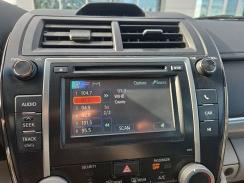 Used 2012 Toyota Camry L image 8