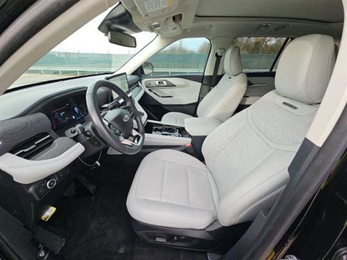 Used 2025 Ford Explorer Platinum w/ LUX Leather Package image 9