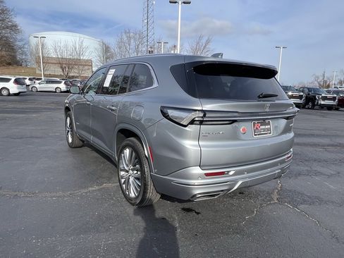 Certified 2025 Buick Enclave Avenir image 7