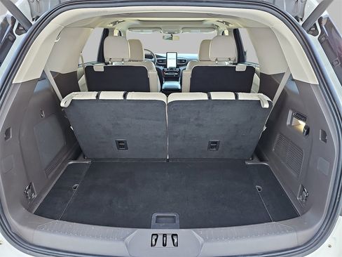 Used 2022 Ford Explorer Platinum w/ Equipment Group 601A image 13