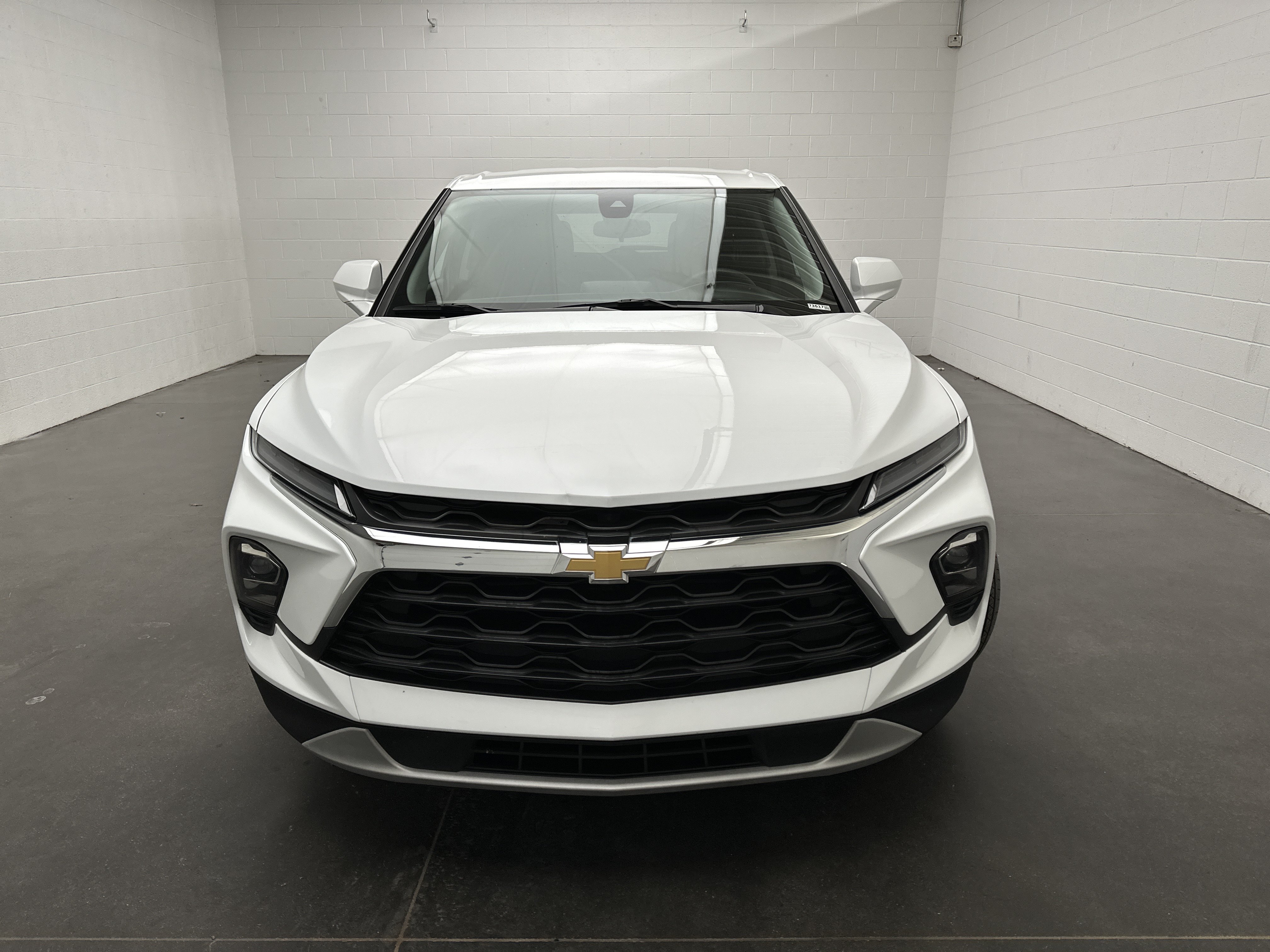Used 2025 Chevrolet Blazer LT AWD/4WD image 3