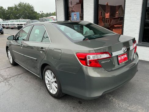 Used 2014 Toyota Camry XLE w/ Leather Package FWD image 5