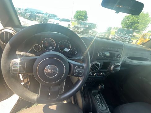 Used 2017 Jeep Wrangler Unlimited Sport AWD/4WD image 10