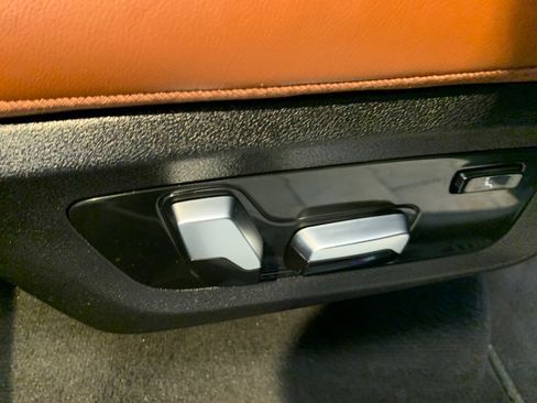 Used 2023 BMW X7 xDrive40i w/ M Sport Package image 68