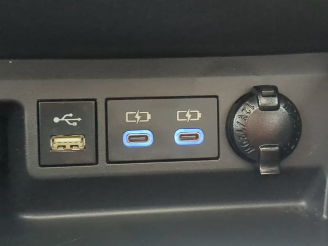 Used 2022 Toyota Highlander XLE FWD image 27
