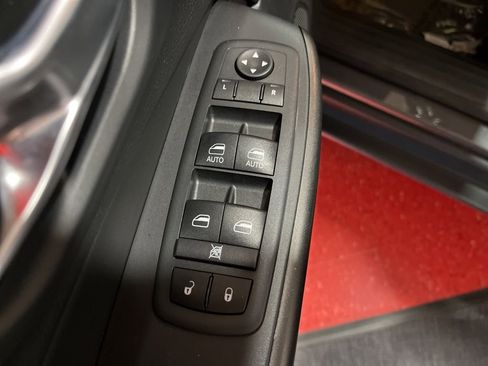 Used 2020 Jeep Cherokee Trailhawk w/ Cold Weather Group AWD/4WD image 5