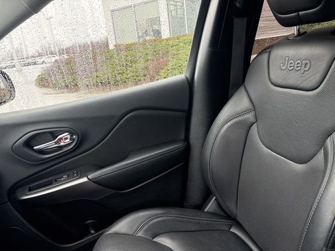 Used 2019 Jeep Cherokee Limited image 27