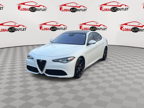 Used 2018 Alfa Romeo Giulia Ti Sport w/ Quick Order Package 22S Sport AWD/4WD image 4