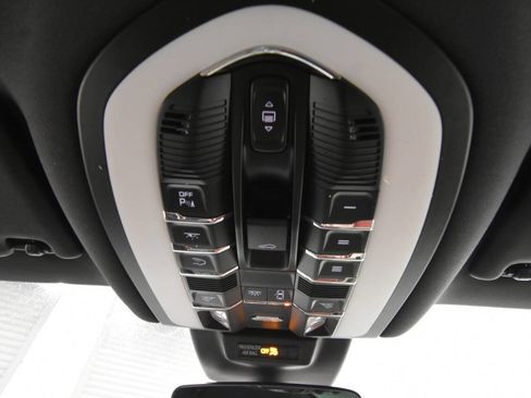 Used 2022 Porsche Macan S image 30