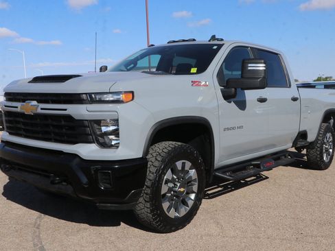 Used 2024 Chevrolet Silverado 2500 Custom w/ Custom Convenience Package AWD/4WD image 3
