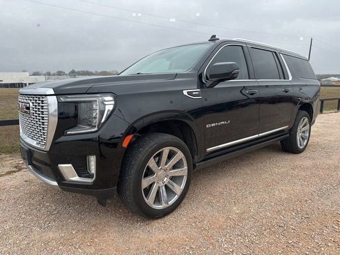 Used 2022 GMC Yukon XL Denali w/ Denali Premium Package image 1