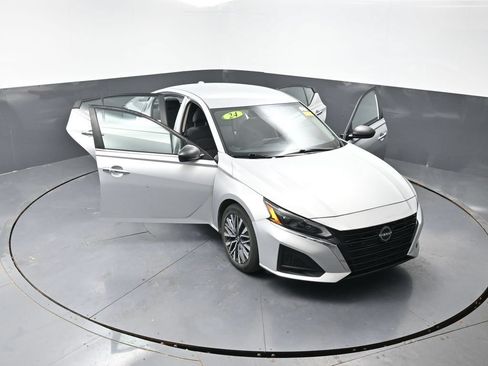 Used 2024 Nissan Altima 2.5 SV FWD image 57
