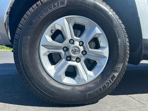 Used 2017 Toyota 4Runner SR5 Premium AWD/4WD image 12