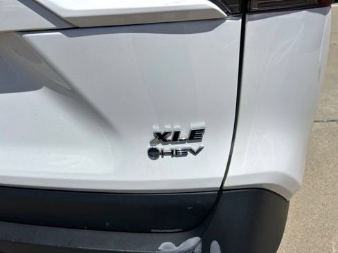 Used 2025 Toyota RAV4 XLE AWD/4WD image 5