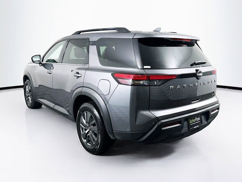 Used 2024 Nissan Pathfinder SV image 5