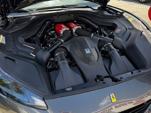 Used 2019 Ferrari Portofino RWD image 7