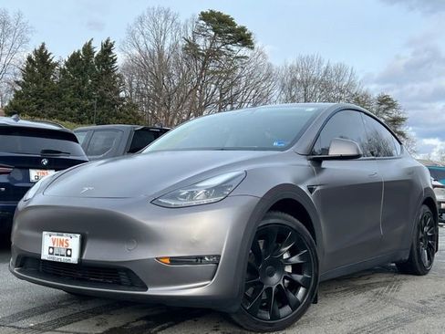 Used 2022 Tesla Model Y Long Range image 13