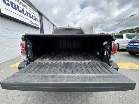 Used 2020 Toyota Tacoma TRD Sport AWD/4WD image 19
