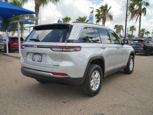 Used 2025 Jeep Grand Cherokee Laredo RWD image 5
