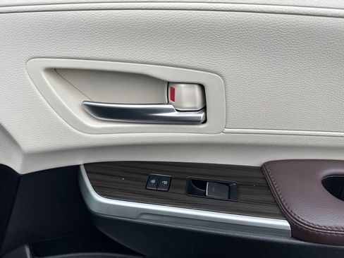 Used 2023 Toyota Sienna Platinum image 22