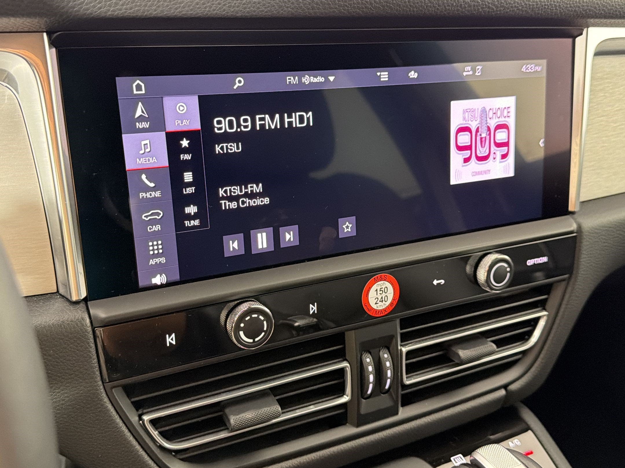 Certified 2026 Porsche Macan AWD/4WD image 22